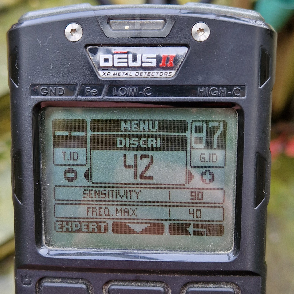 XP Deus 2 metal detector showing the screen information