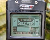 XP Deus 2 showing the Tekkna program on the screen