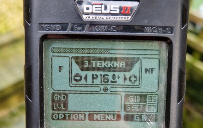 XP Deus 2 showing the Tekkna program on the screen