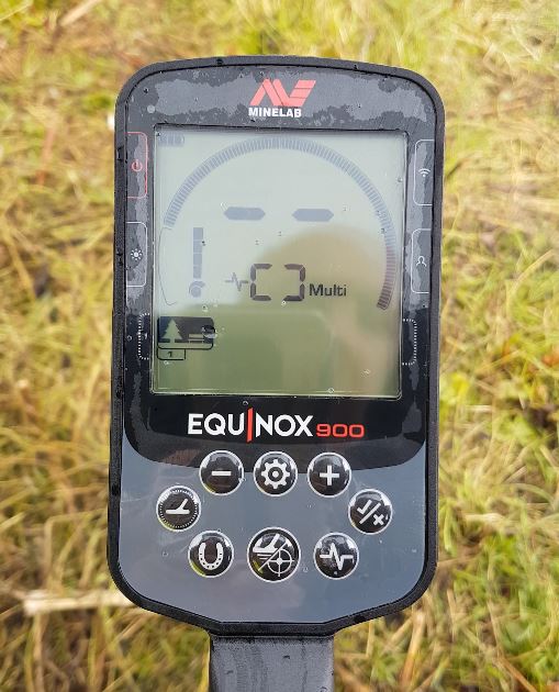 Minelab Equinox 900 display